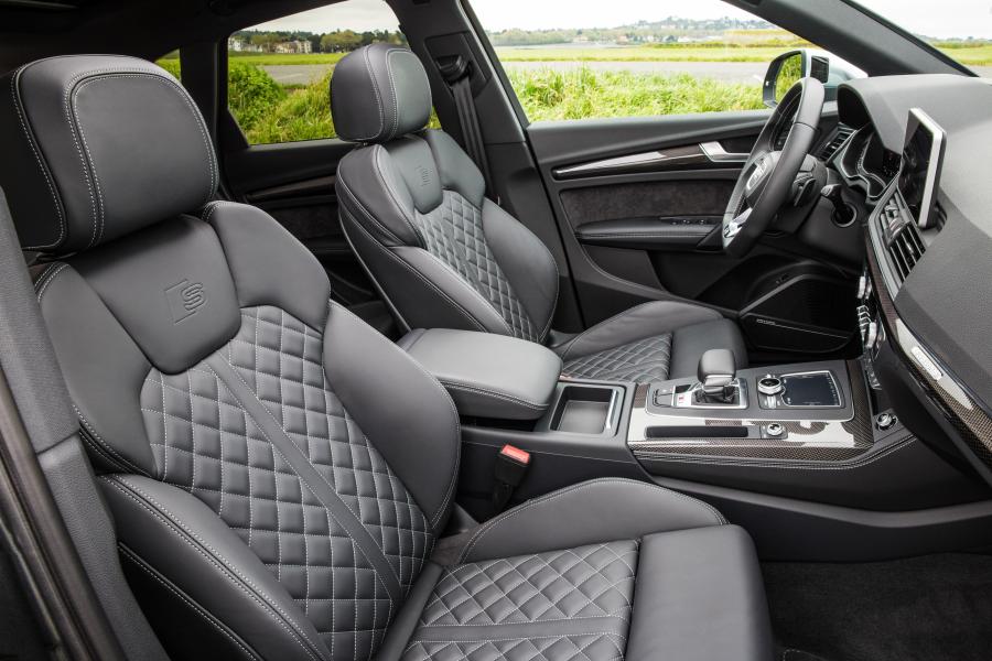 Интерьер Audi SQ5 3.0 TFSI 2017 года  (NA) (фото 4 из 55)